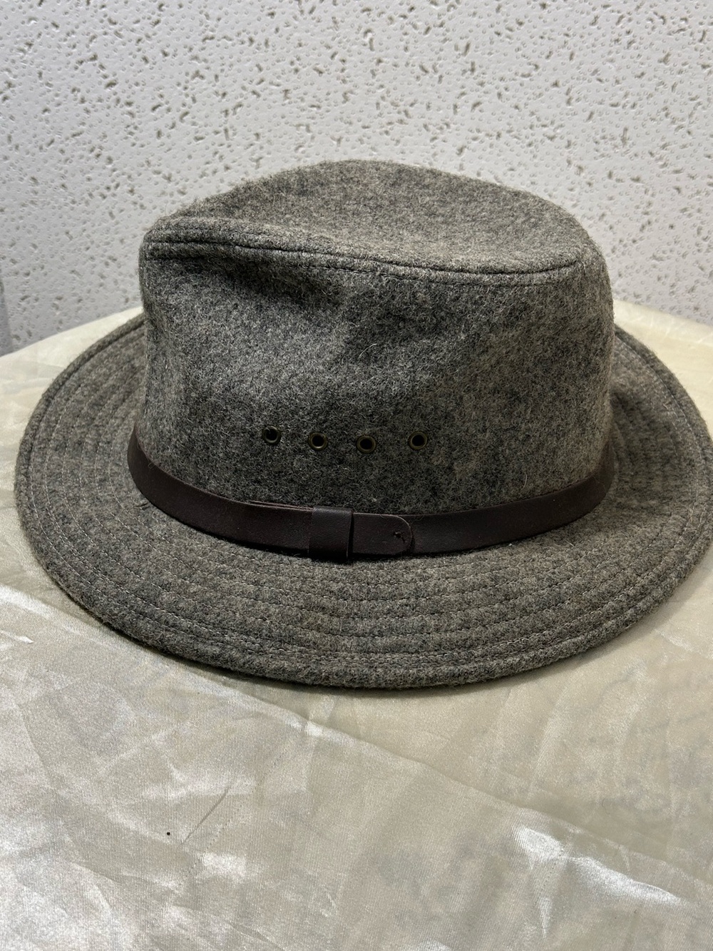 Vintage Filson Men's Gray Wool Fedora Hat with Leather Band S